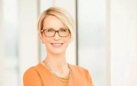 女掌门人锐意改革，GSK梦之队为重振公司而拼搏！