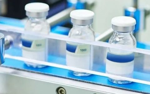 在真实世界中，随着时间推移，哪款mRNA疫苗效果更好？