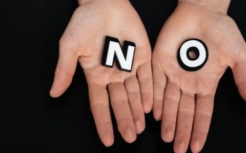 这家CAR-NK领军企业和杨森「掰」了，股票一日崩塌，砍光管线，还要裁掉60%员工，资金流预计还能坚持3年……