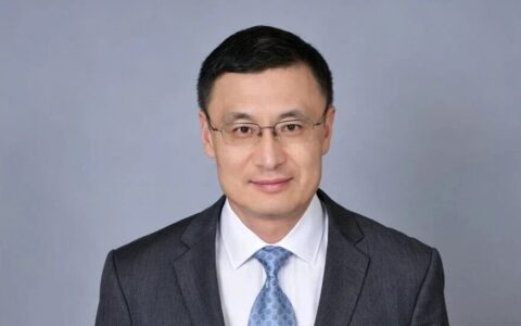 告别「传奇」，黄颖的下一程